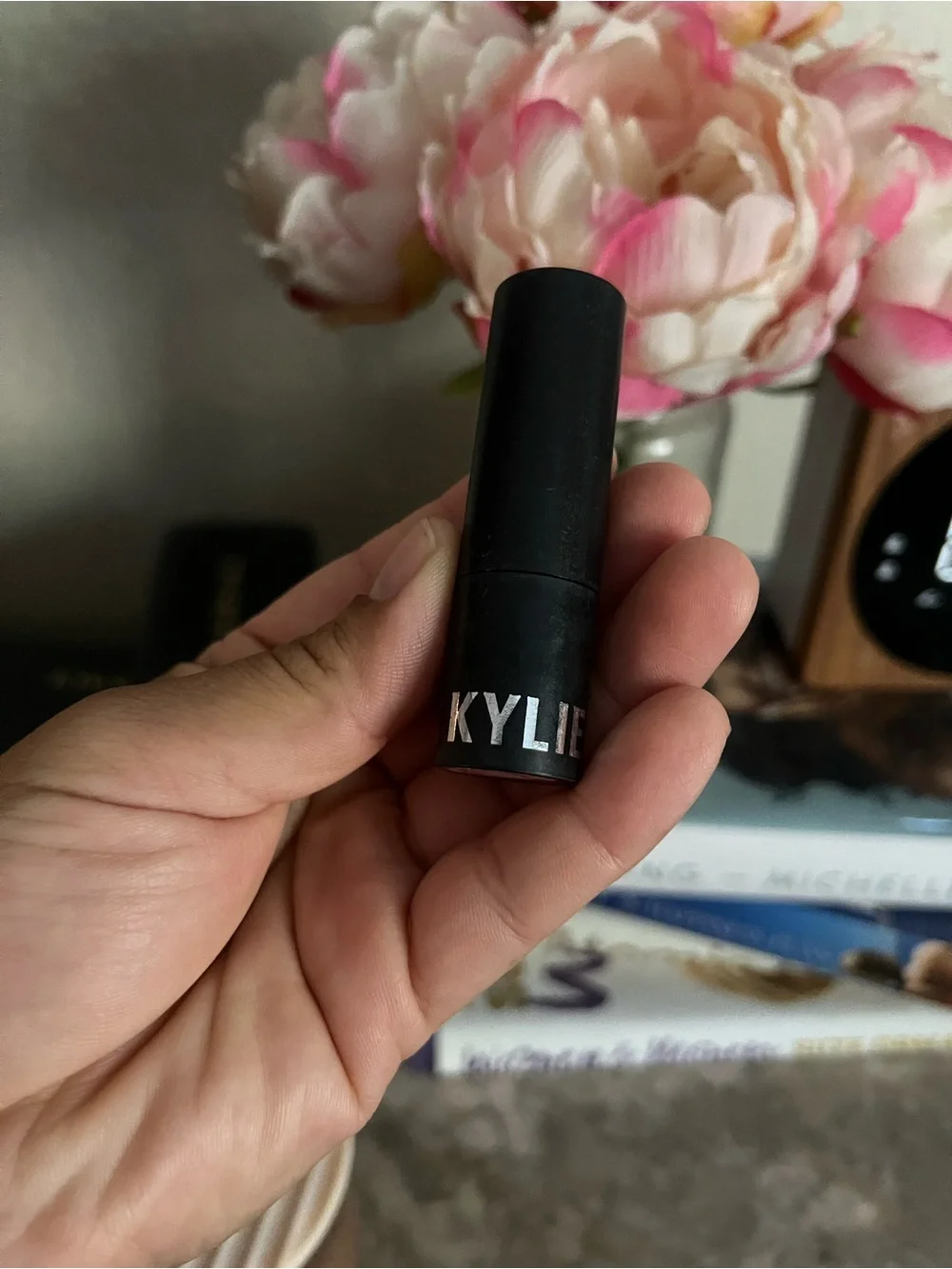 Kylie Jenner flirtini Marta lipstick